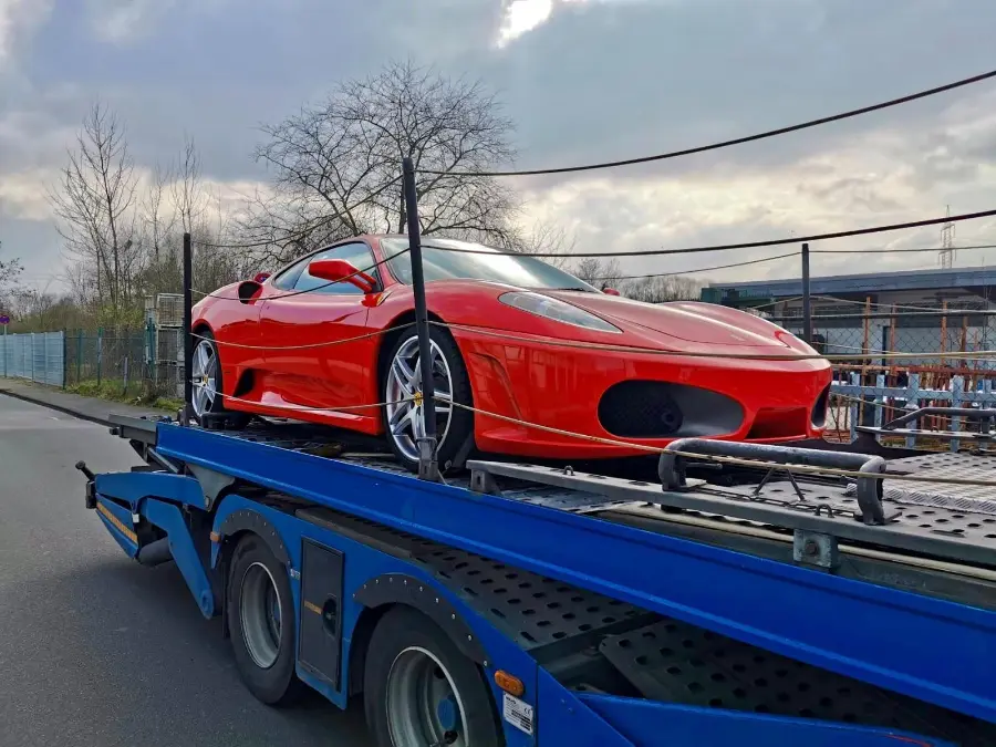 Ferrari, a chegar de camião legalizado pela Legaliza na Hora